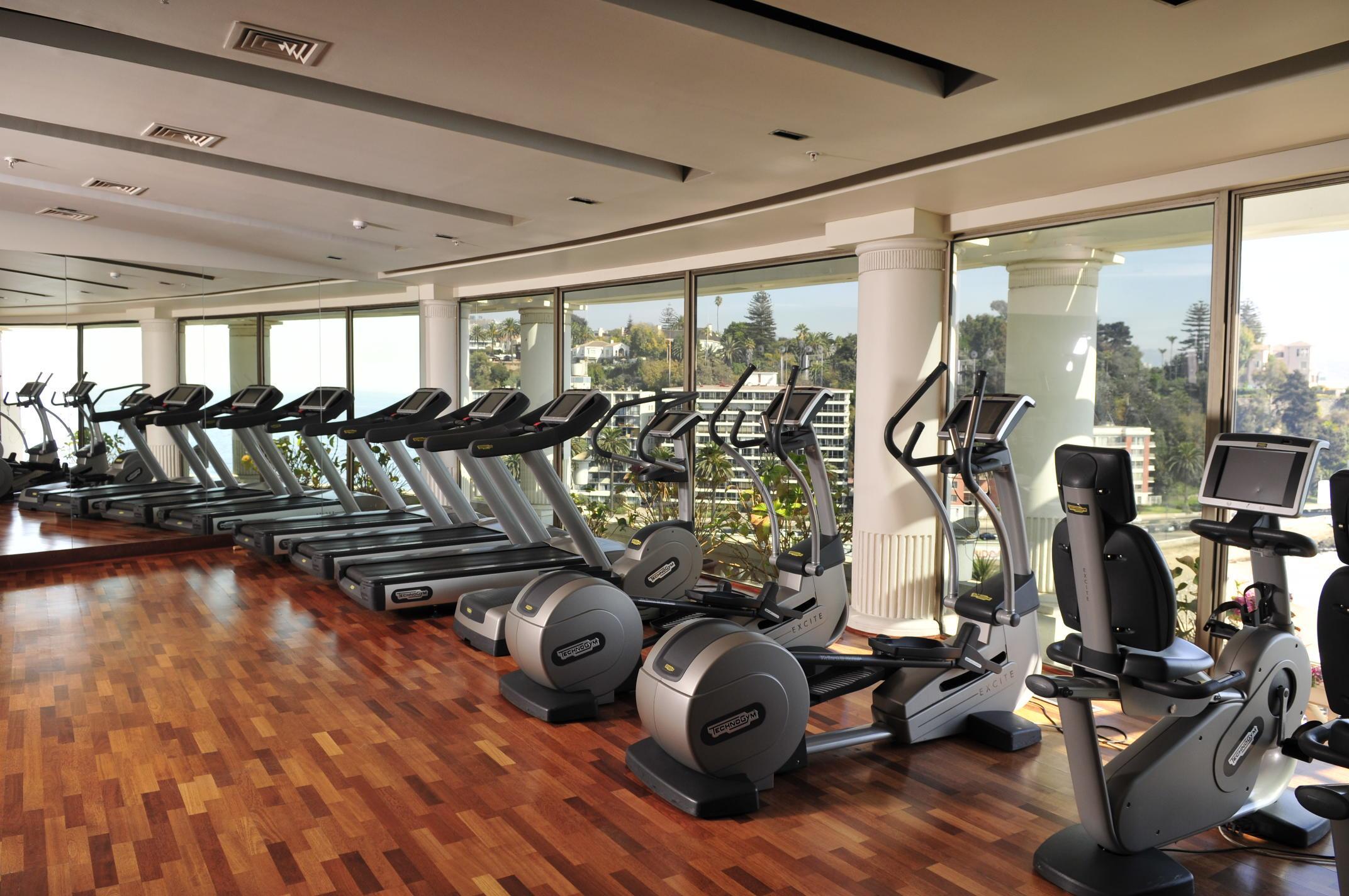 Hotel Enjoy Vina Del Mar Zewnętrze zdjęcie A row of treadmills
