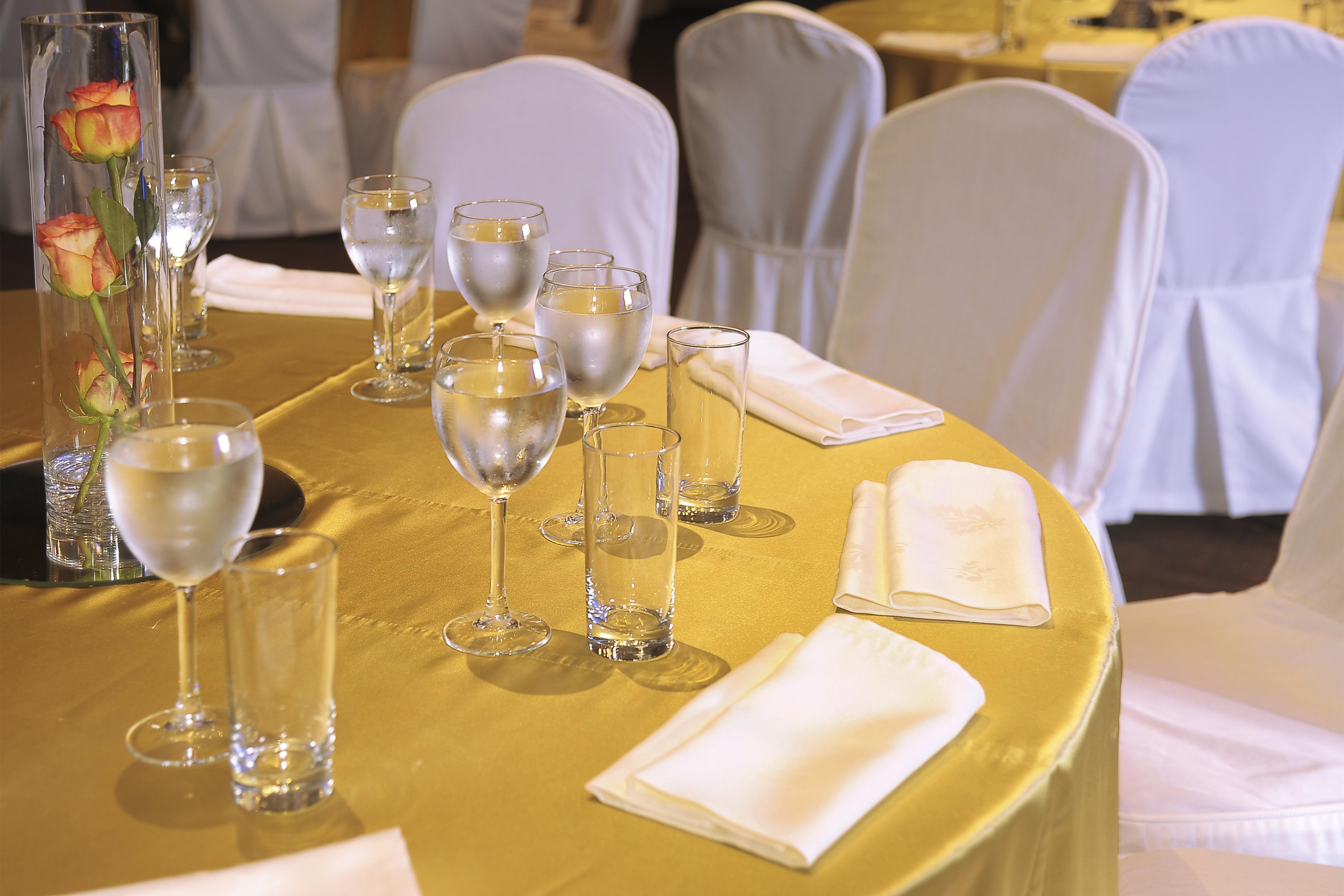 Hotel Enjoy Vina Del Mar Zewnętrze zdjęcie A table set for a formal dinner